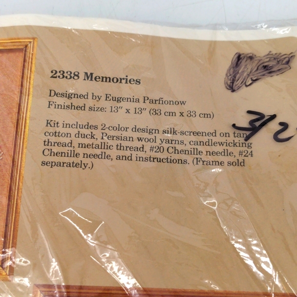 The Creative Circle Needlecraft Kit #2338 Memories Christmas Wreath NOS 1987 - Picture 3 of 6